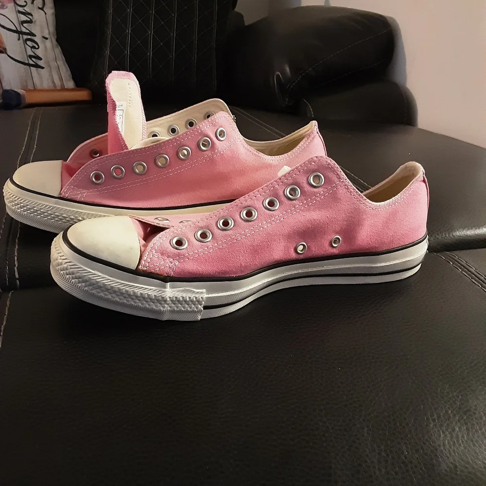 Pink Converse - Picture 5 of 7